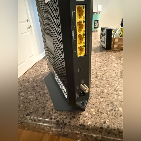 NETGEAR Black Modem-Router Combo with Sleek Design - Picture 9 of 12